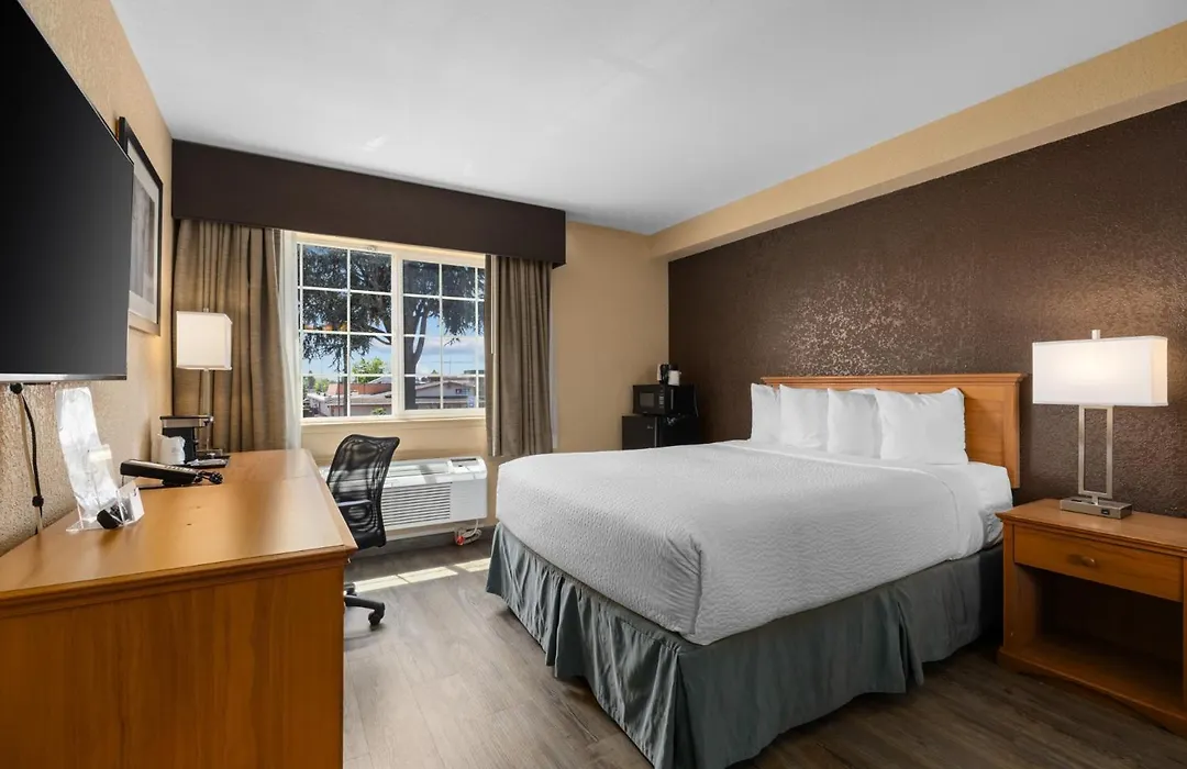 Ramada By Wyndham Portland-1